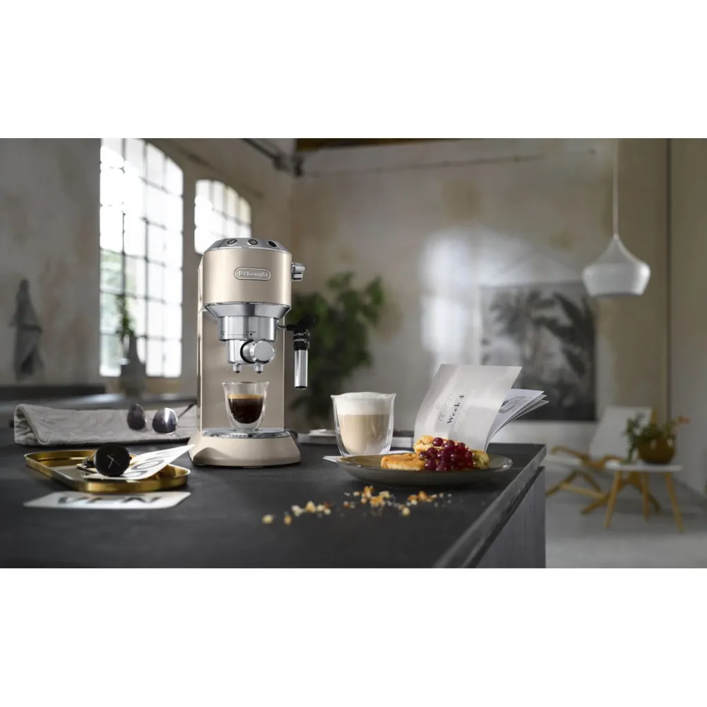 De'Longhi Delonghi Kaffeemaschine Dedica Metallics EC785.BG Pumpendruck 15 Bar, Eingebauter Milchaufschäumer, Manuell, 1300 W, Beige 6 De'Longhi Delonghi Kaffeemaschine Dedica Metallics EC785.BG Pumpendruck 15 Bar, Eingebauter Milchaufschäumer, Manuell, 1300 W, Beige – Bild 4