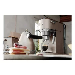 De'Longhi Delonghi Kaffeemaschine Dedica Metallics EC785.BG Pumpendruck 15 Bar, Eingebauter Milchaufschäumer, Manuell, 1300 W, Beige 20 De'Longhi Delonghi Kaffeemaschine Dedica Metallics EC785.BG Pumpendruck 15 Bar, Eingebauter Milchaufschäumer, Manuell, 1300 W, Beige -Kaffee Verkäufe 66c0e6372ccda500fe74d5d63a914cd8